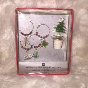 🍷WINE STOPPER AND CHARM SET🍷